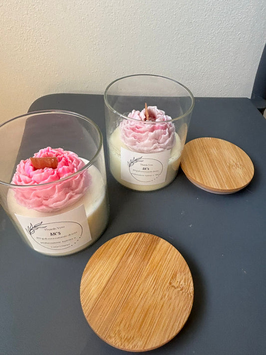 Candela Decorativa in Vetro con Stoppino in Legno – Profumo ispirato a Alien, Fiore Viola
