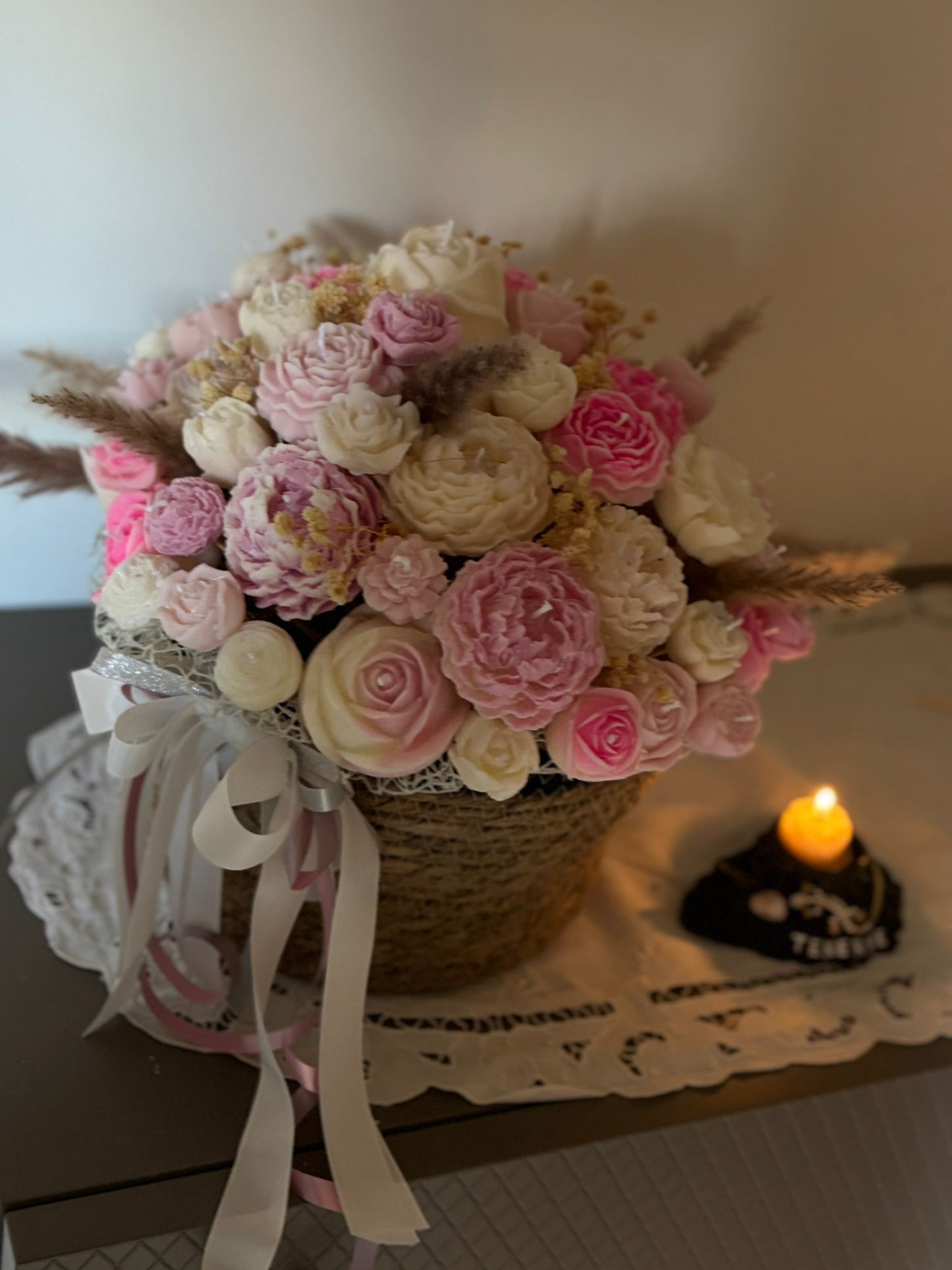 Bouquet Eleganza Chanel – 70/80 Candele Artigianali in Cera di Soia