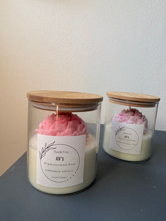Candela Decorativa in Vetro con Stoppino in Legno – Profumo ispirato a Alien, Fiore Viola